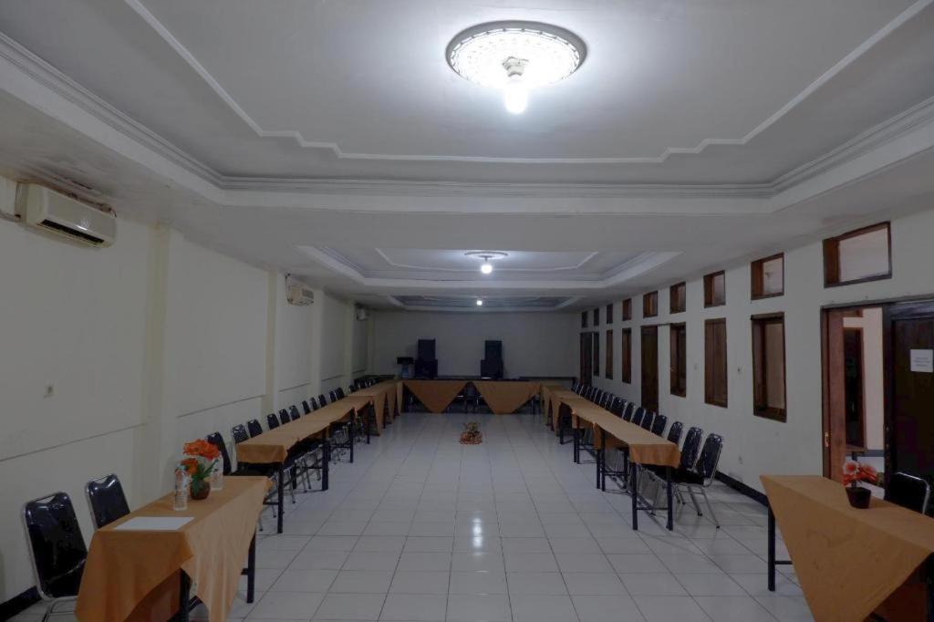 גארוט Hotel Tiara מראה חיצוני תמונה